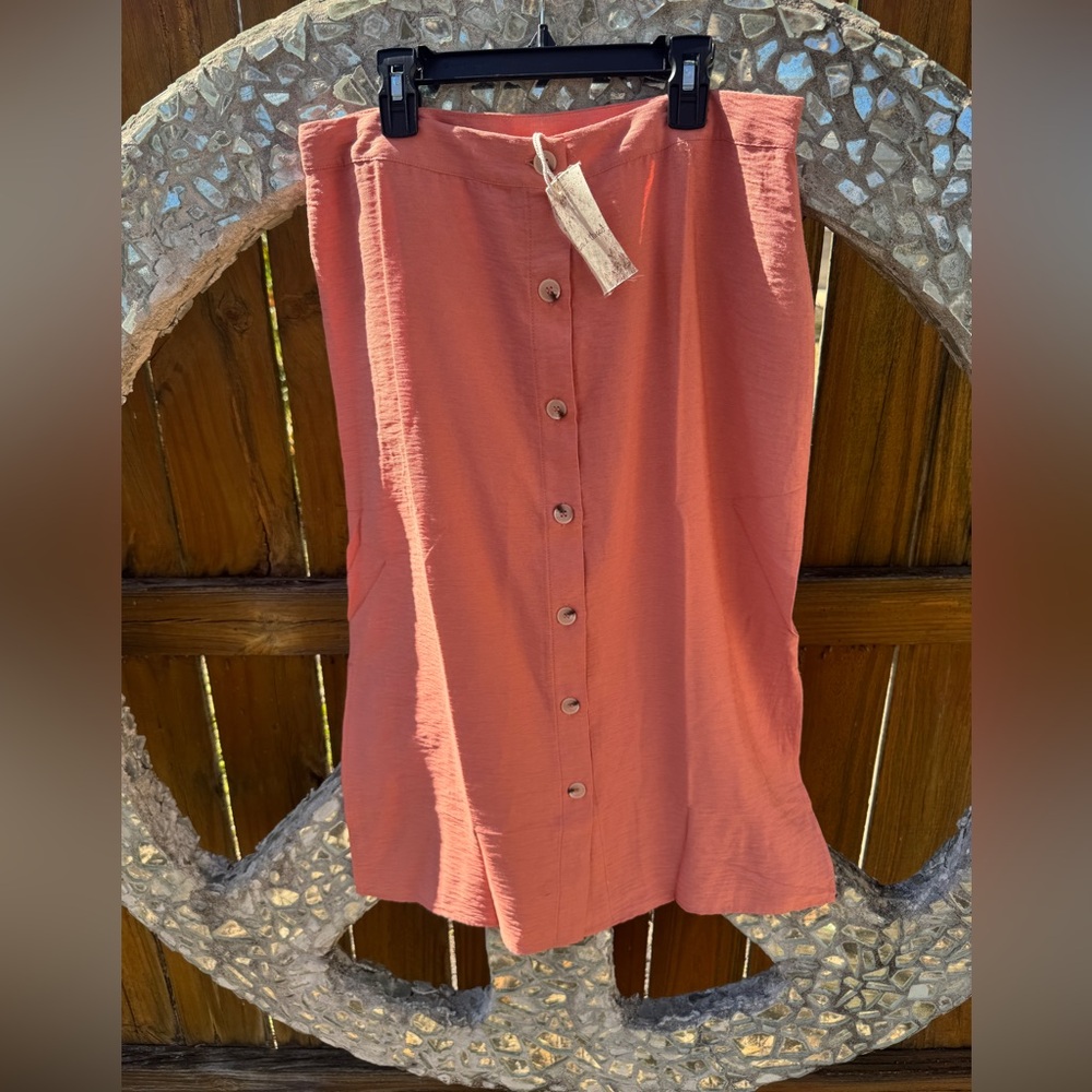 Hem & Thread Coral Button-Front Midi Skirt. Dark coral/mauve sz Large